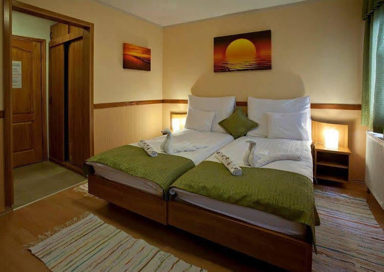Hotel Amstel Hattyu Fogado