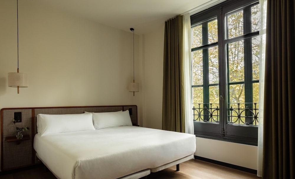 Batimont Suites & Apartments
