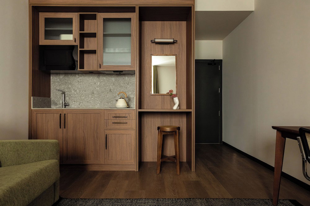 Batimont Suites & Apartments