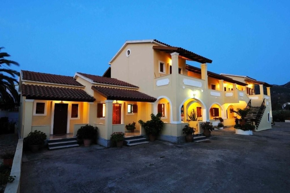 Hotel Feeloxenia Corfu Apartments
