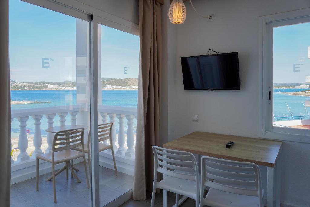 Endlss Beach & Disco Hotel Ibiza Adults Only