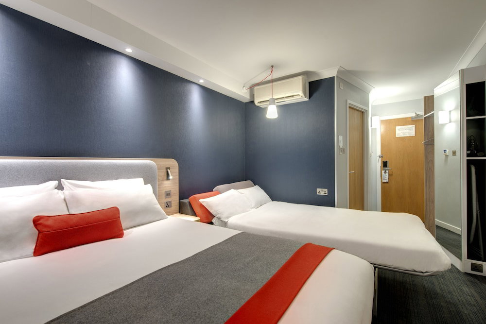 Hotel Holiday Inn Express London Luton Airport By Ihg