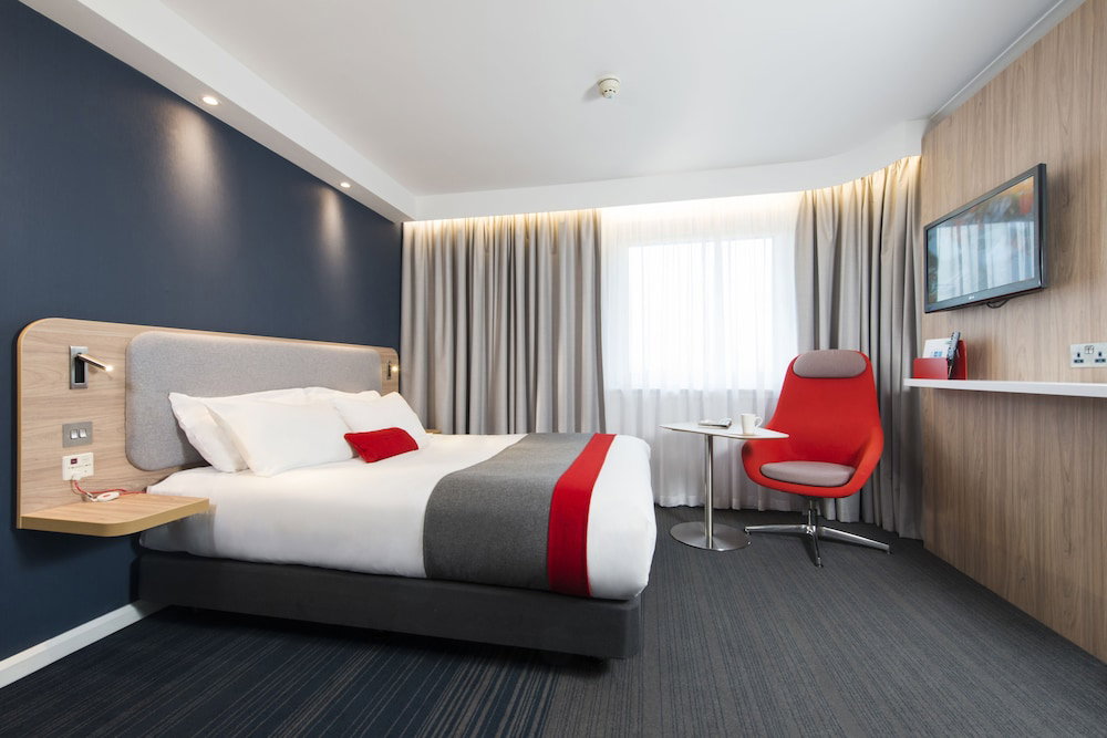 Holiday Inn Express London Luton Airport By Ihg