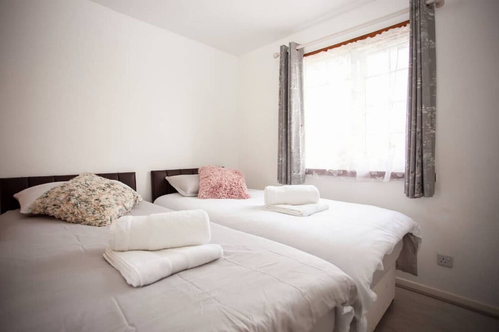 Cozy 3-Bedroom Home In Luton
