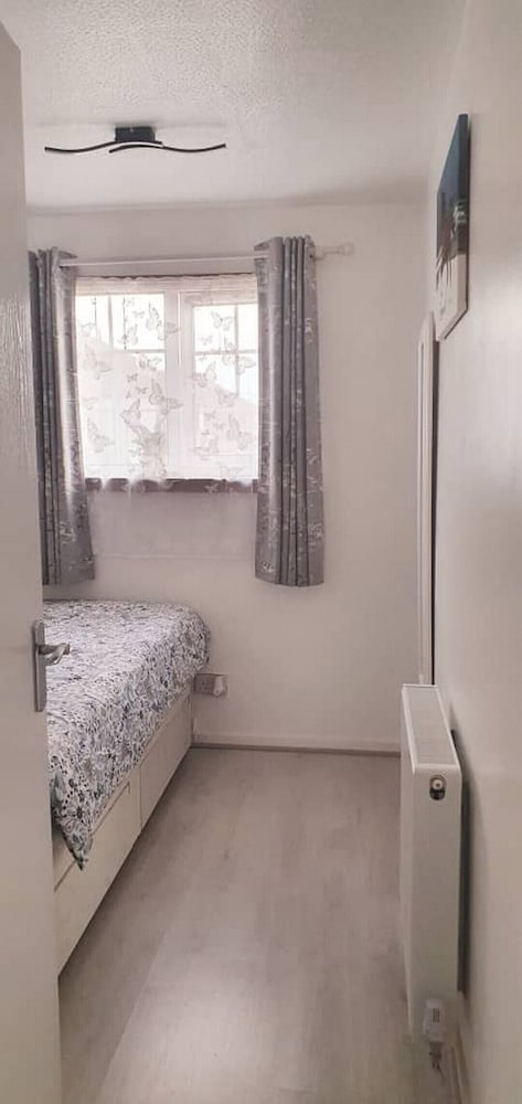 Cozy 3-Bedroom Home In Luton