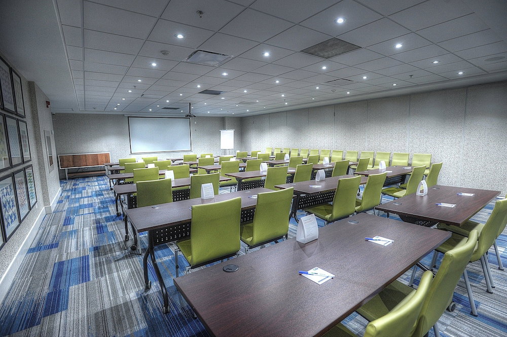 Hotel Holiday Inn Express & Suites Toronto Airport West