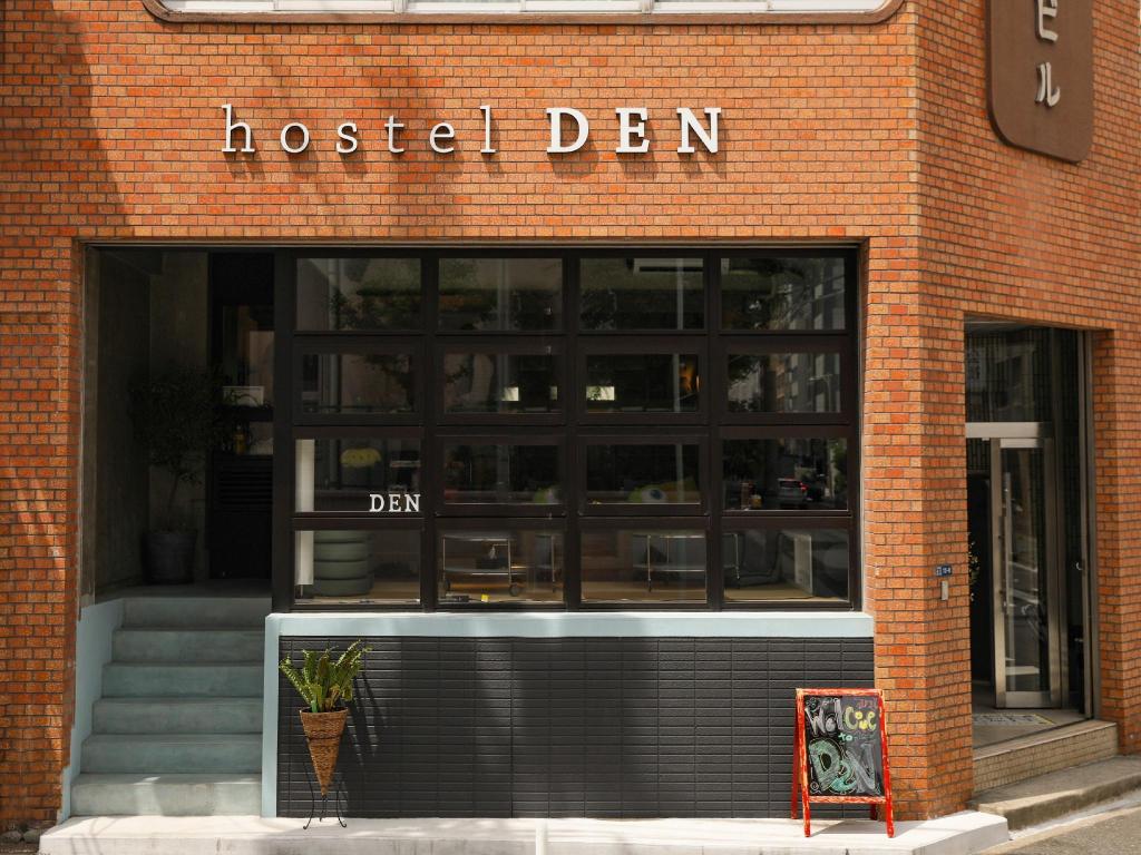 Hotel Hostel Den