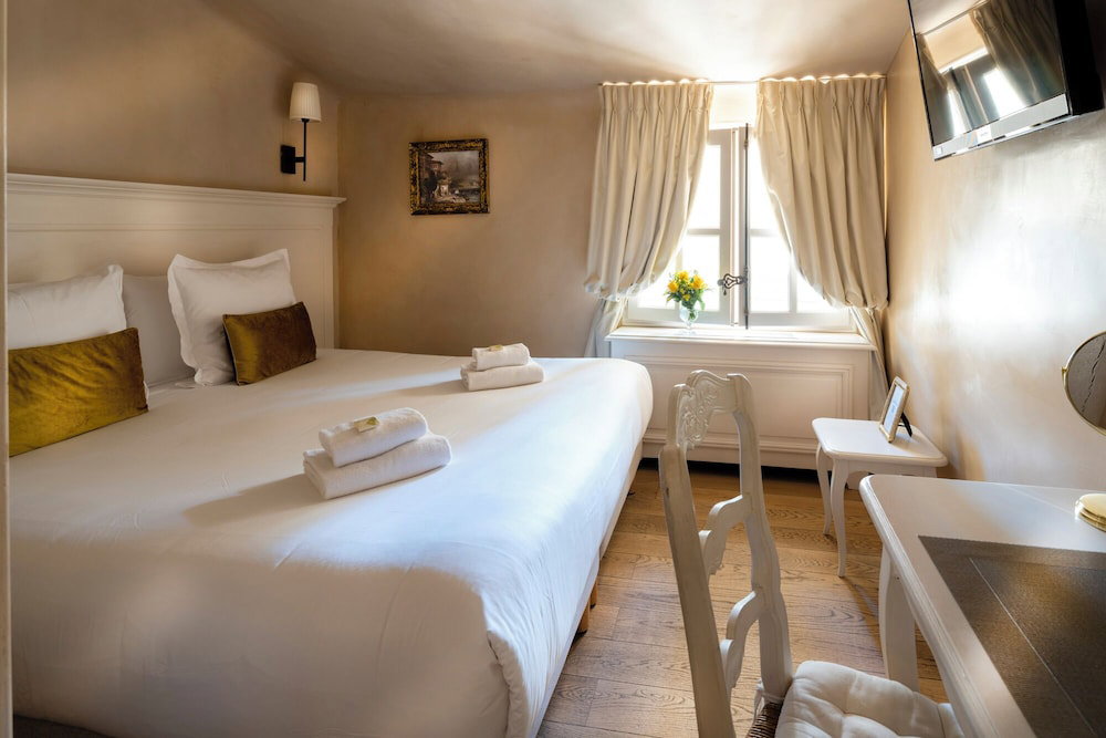 Hotel Les Quatre Dauphins