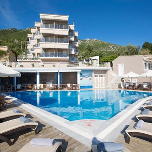 Hotel Adriatica Apartments cazare Nikiana