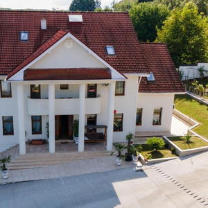 Hotel Pensiunea Virginia Gardens cazare Baile Govora