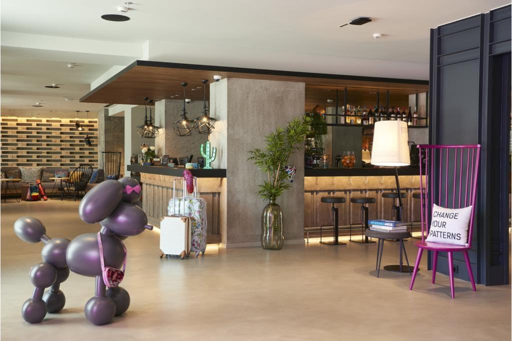 Hotel Moxy Patra Marina