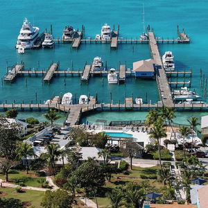 Hotel Romora Bay Resort And Marina cazare Harbour Island