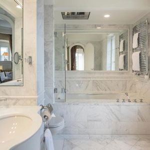 Hotel Falkensteiner Schlosshotel Velden cazare Velden am Woerthersee