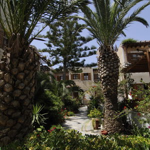 Sejur Dolphins Apartments vacanta Kamari