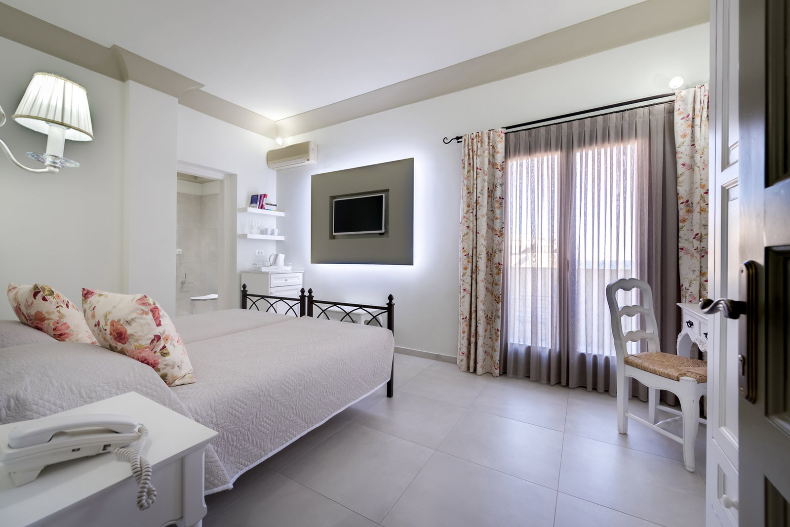 Zephyros Hotel