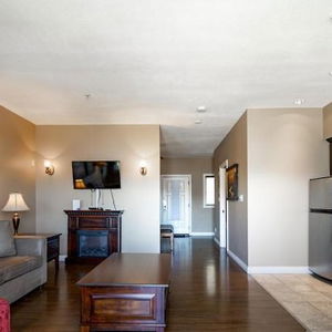 Hotel The Castle At Swan Lake cazare Vernon