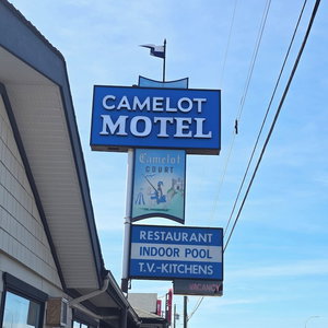 Hotel Camelot Court Motel cazare Prince George