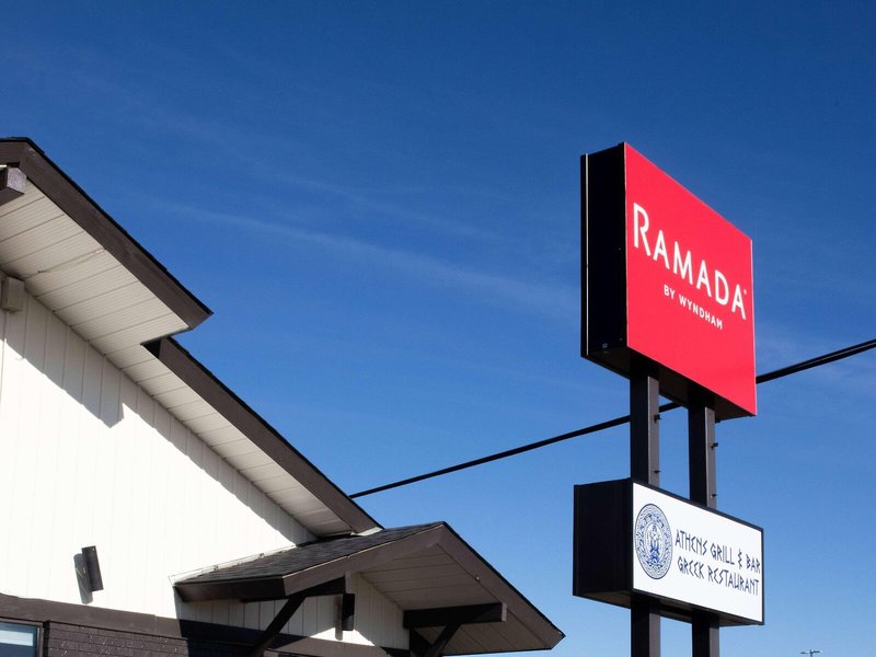 Hotel Ramada By Wyndham Dawson Creek