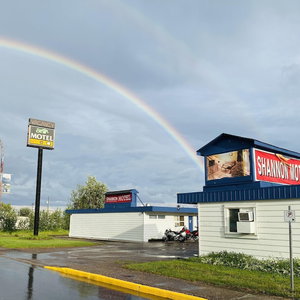Hotel Shannon Motel cazare Fort Nelson