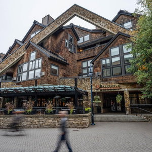 Hotel Executive The Inn At Whistler Village cazare Whistler