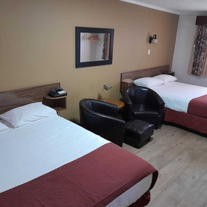 Hotel Travellers Motel cazare Cranbrook