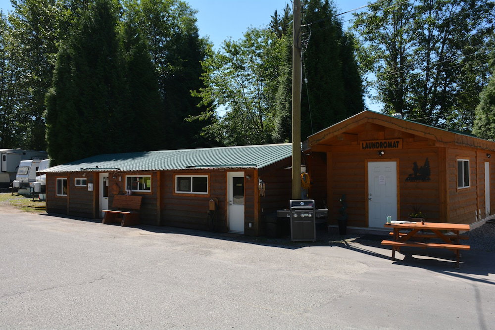 Hotel Kitimat Lodge