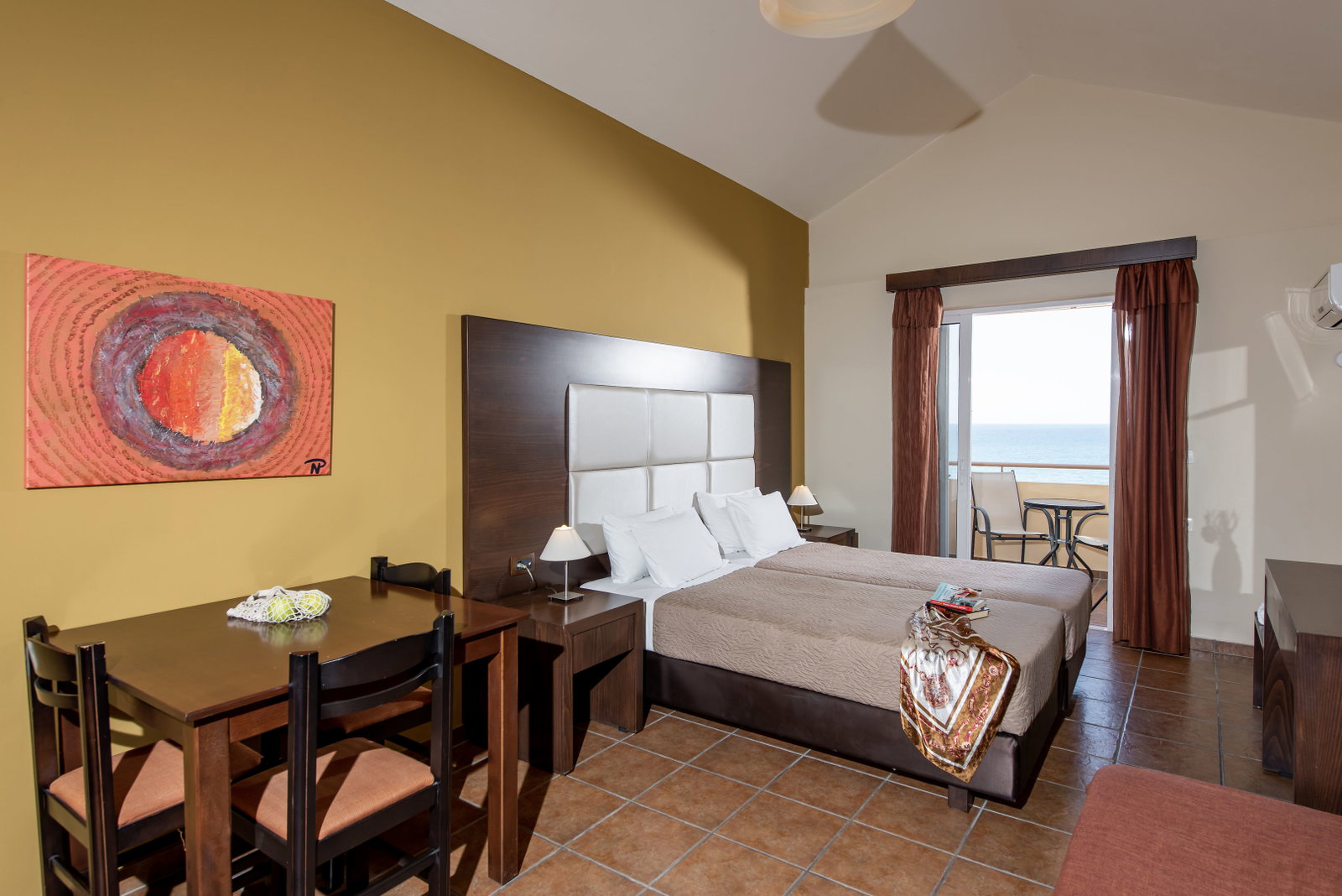 Theo Hotel