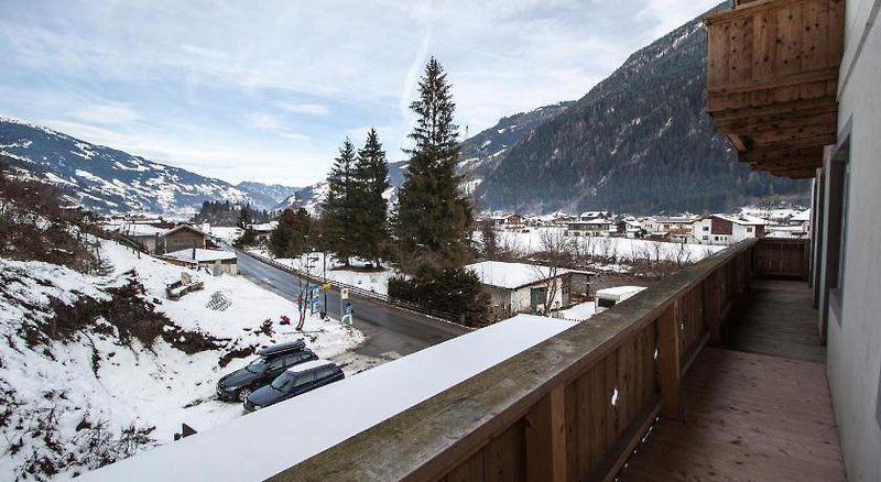 Hotel Hostel Chillertal