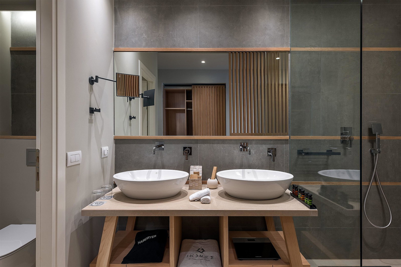 dal travel Ikones Seafront Luxury Suites