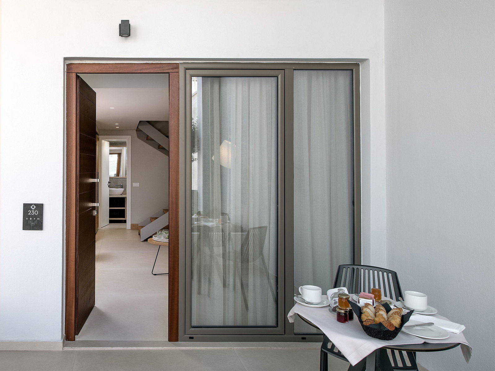dal travel Ikones Seafront Luxury Suites