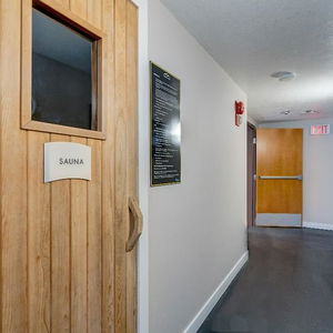 Hotel Chateau Canmore cazare Canmore