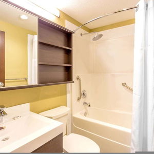 Hotel Microtel Inn & Suites By Wyndham Whitecourt cazare Whitecourt