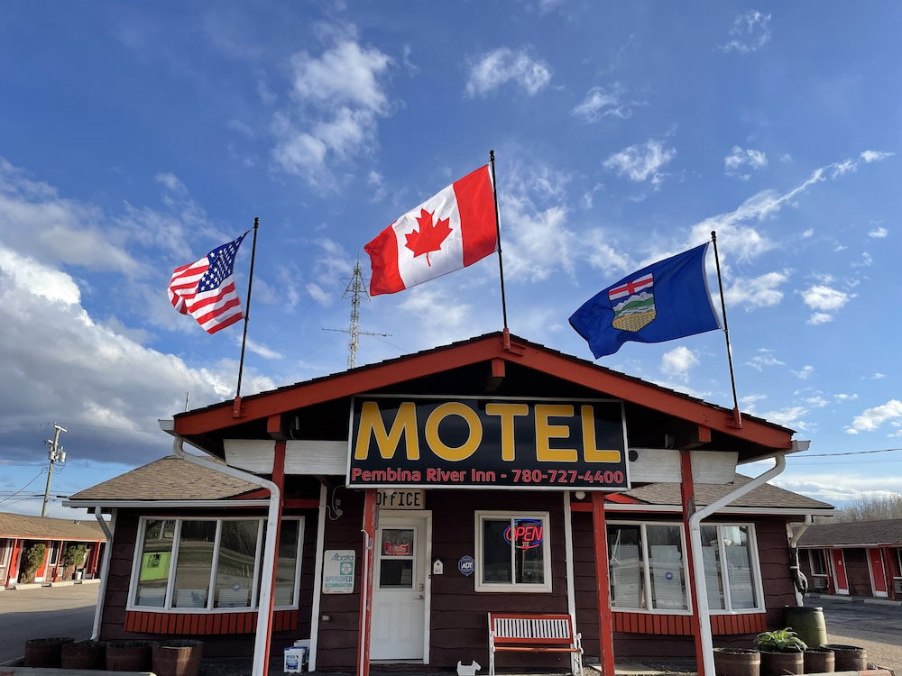 Hotel Pembina River Inn