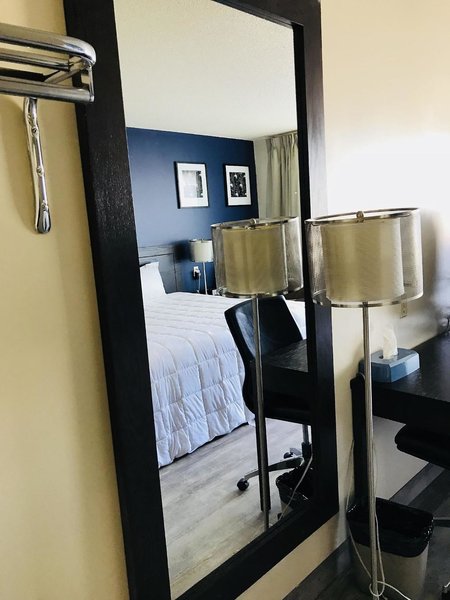 Hotel Empire Inn & Suites