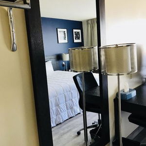 Hotel Empire Inn & Suites cazare Red Deer