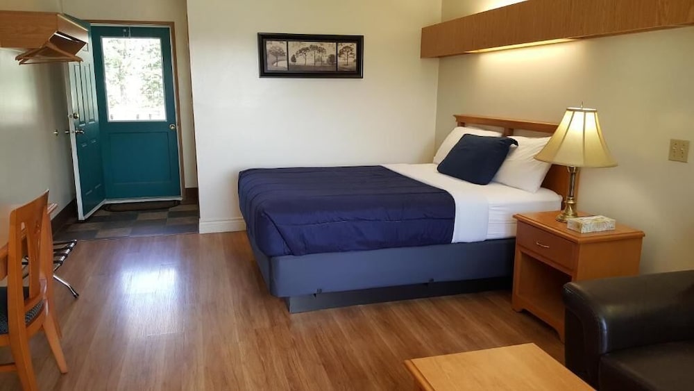 Hotel Pines Motel