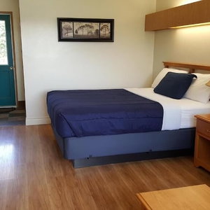 Hotel Pines Motel cazare Hinton