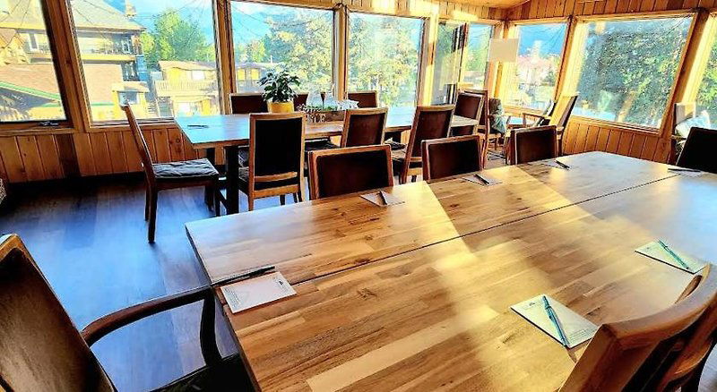 Hotel Rundle Mountain Lodge