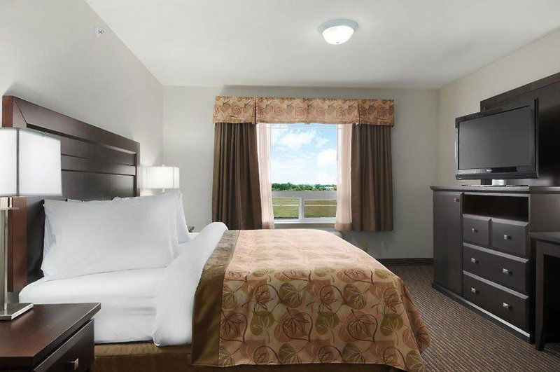 Hotel Weyburn Canalta Hotel