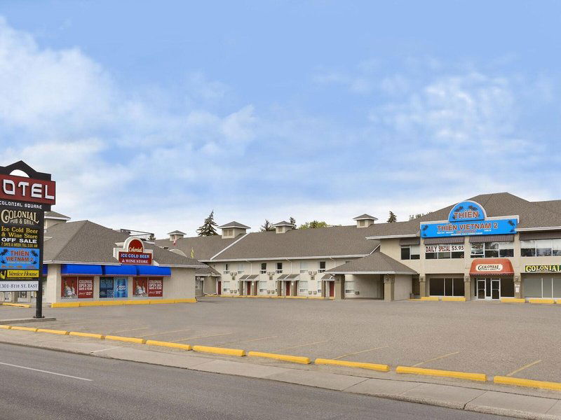 Hotel Colonial Square Inn And Suites