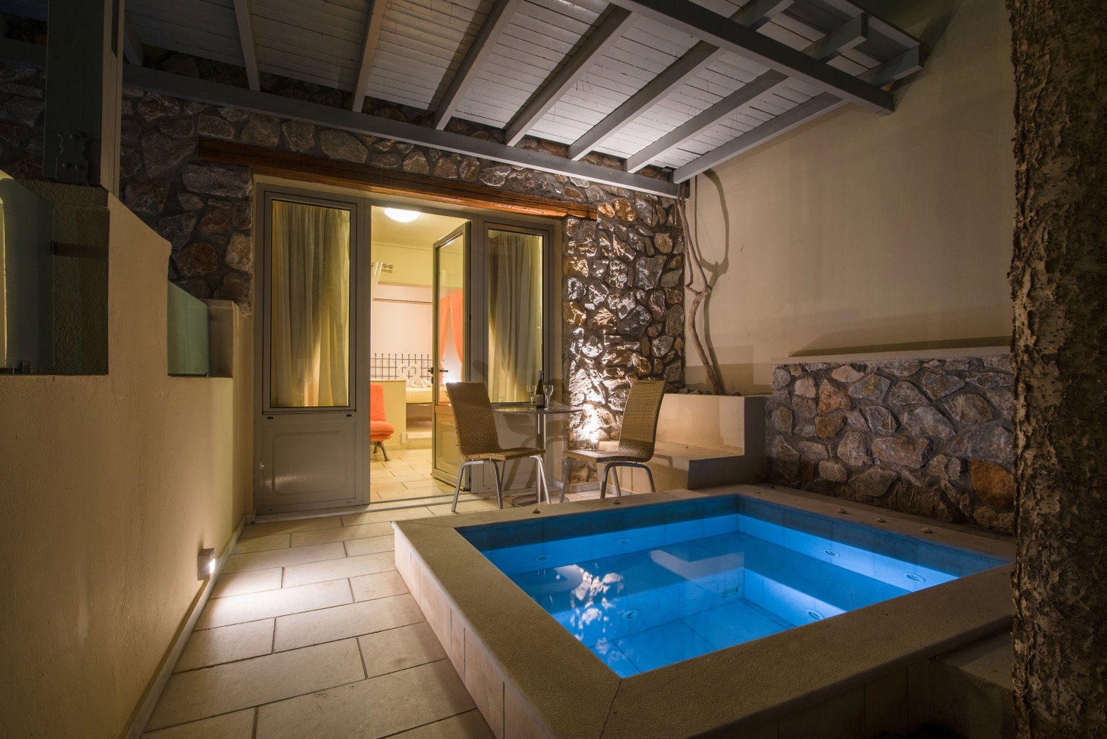 Antinea Suites & Spa Hotel