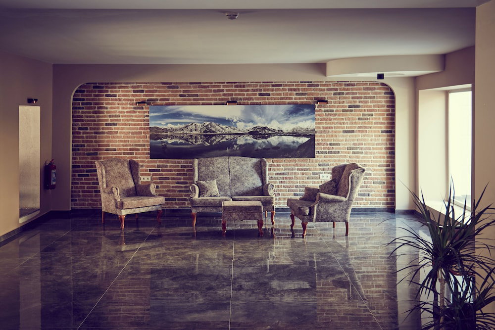 Two Seas Hotel