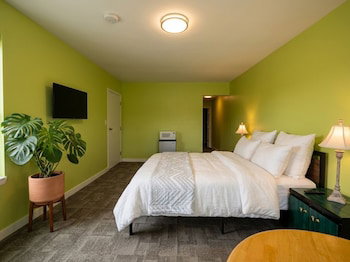 Hotel Persepolis Inn