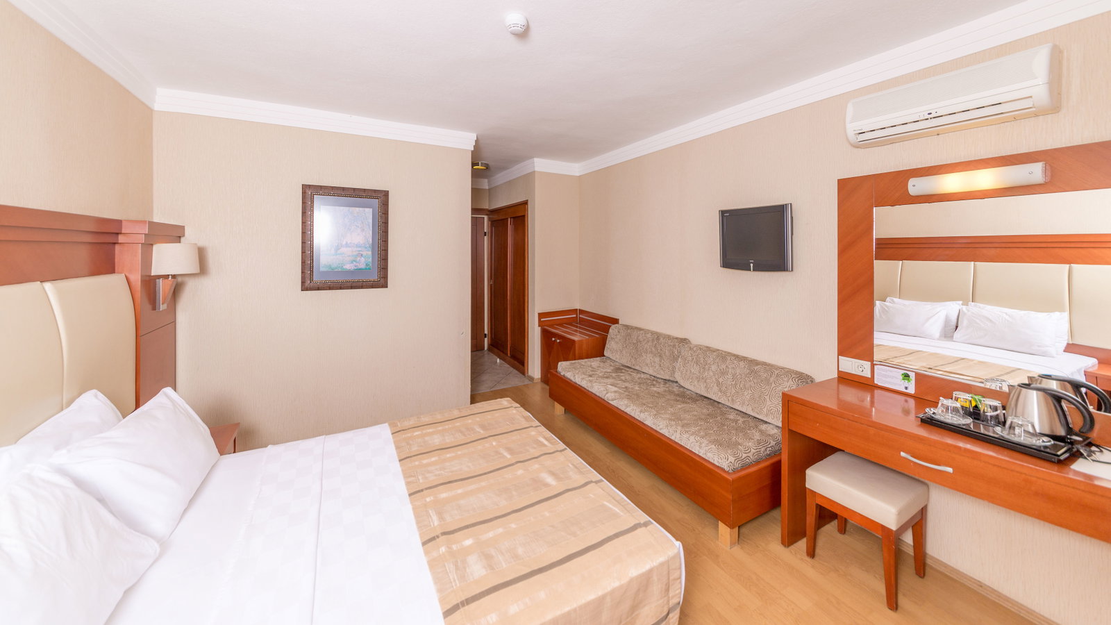 Julian Club Hotel