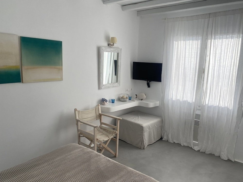 White Rock Suites Villas