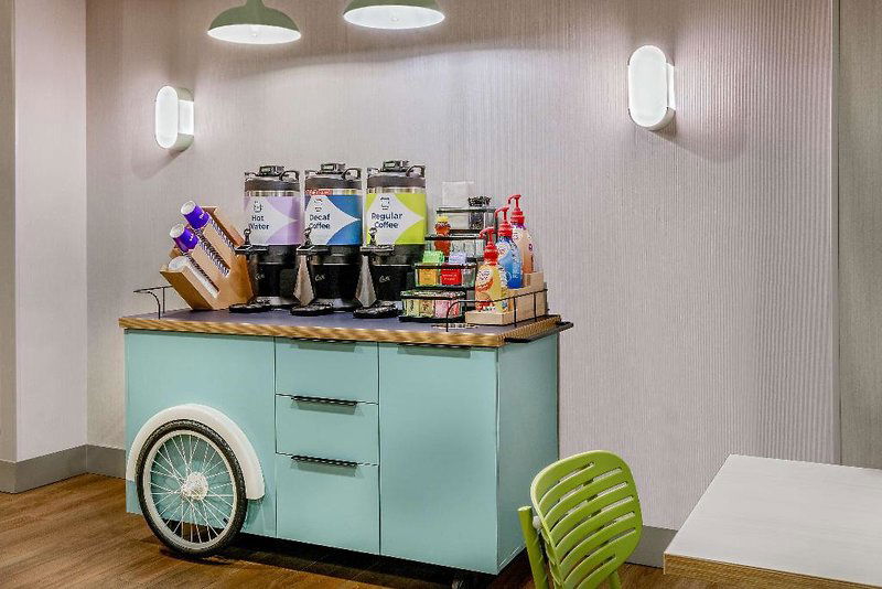 Hotel Spark By Hilton Denver International Airport