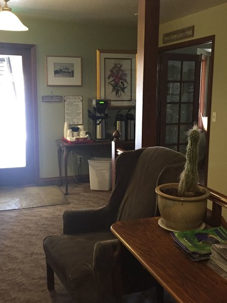 Hotel Hilltop Inn Guesthouse And Suites