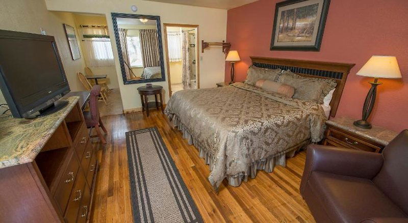 Hotel Rainbow Lodge And Inn