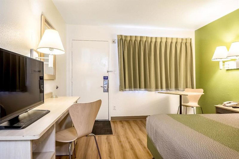 Hotel Motel 6 Pueblo I 25