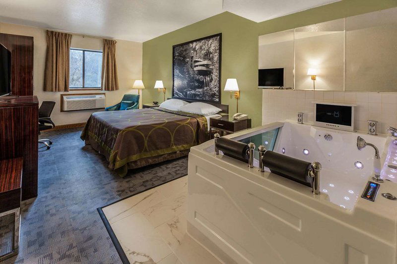 Hotel Super 8 By Wyndham Uniontown Pa